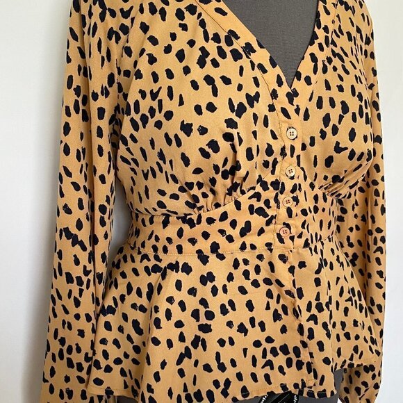38.  Fashion Nova Cheetah Animal Print Long Sleeve Waist Fit Blouse Sz 1X - Picture 5 of 10